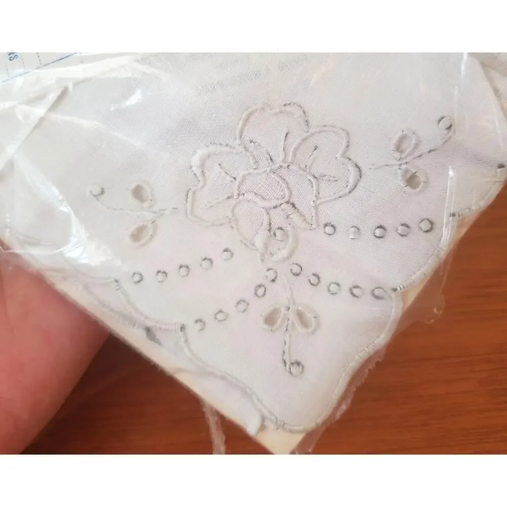 VTG Linbro Pure Linen Tea Napkins 4CT Hand Embroidered Scalloped Edge Floral